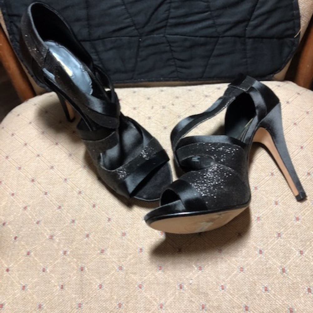 Shoes - Picture 3 of 8